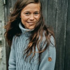 FJÄLLRÄVEN Women's Övik Cable Knit Roller Neck -FJÄLLRÄVEN fjallraven women s ovik cable knit roller neck 3